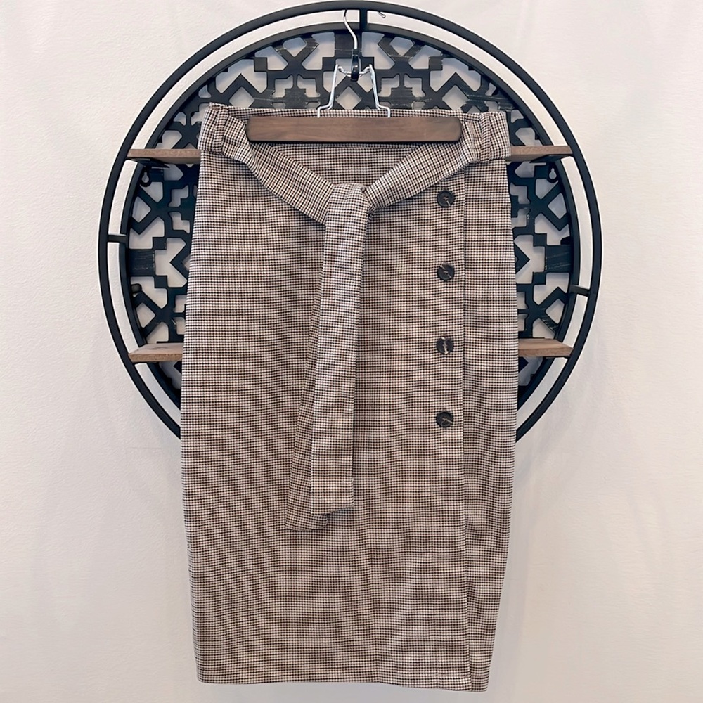 NWT. Forever 21 Houndstooth Skirt (S)